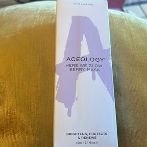 Aceology Here We Glow Berry Mask.